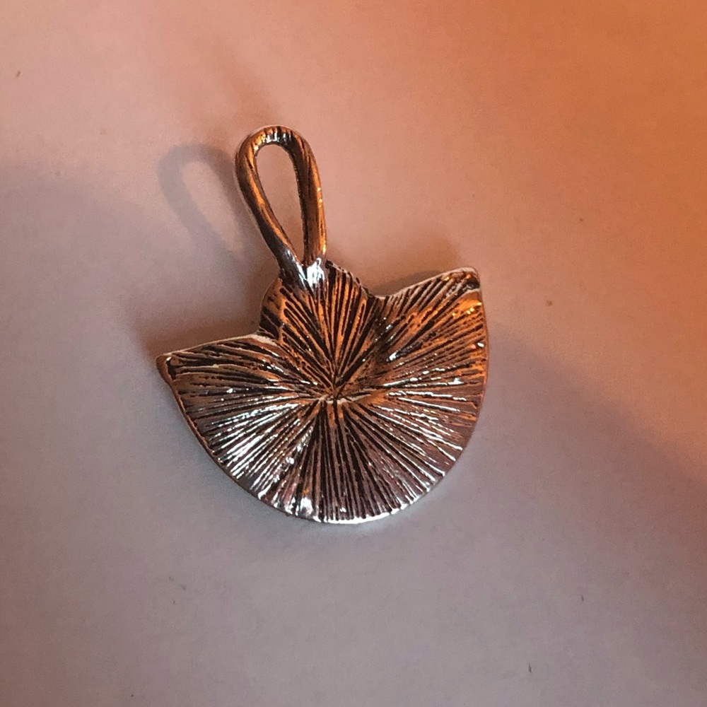 Unique modernistic oriental fan shaped earrings. - Picture 4 of 4